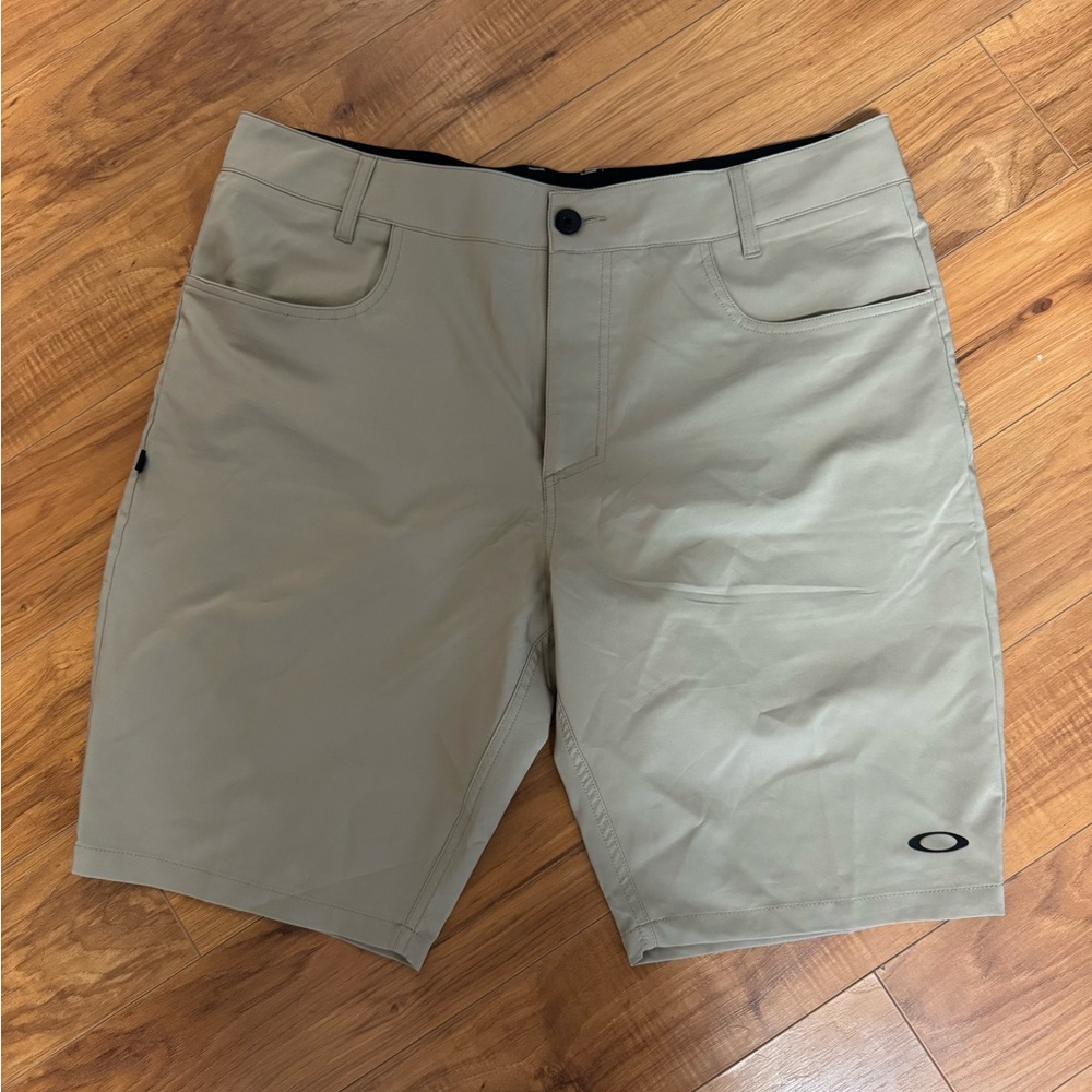 Oakley Men's Khaki Flat Front Shorts